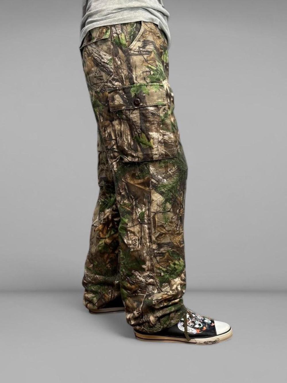 loose 2000s realtree camo cargo pants